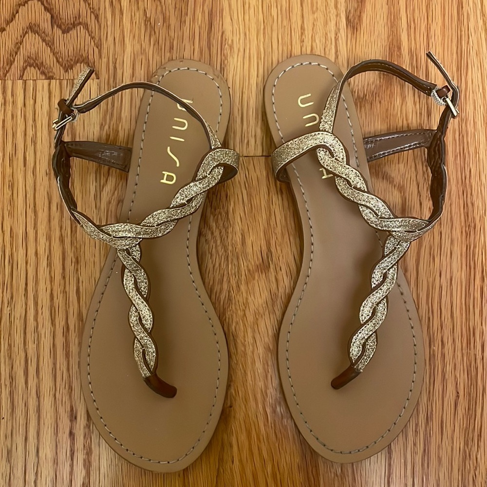 Unisa women’s gold metallic sandals ✨